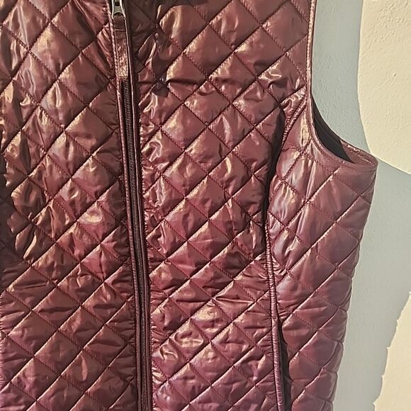 Van Heusen Vest Women’s Large Burgundy Quilted Thin Puffer Full Zip - Picture 2 of 4